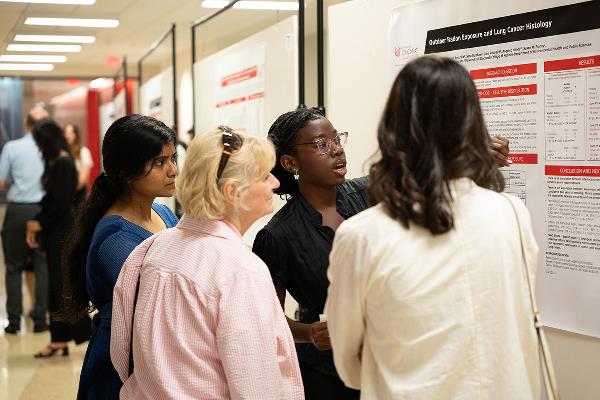 CRSP Student presents her poster.