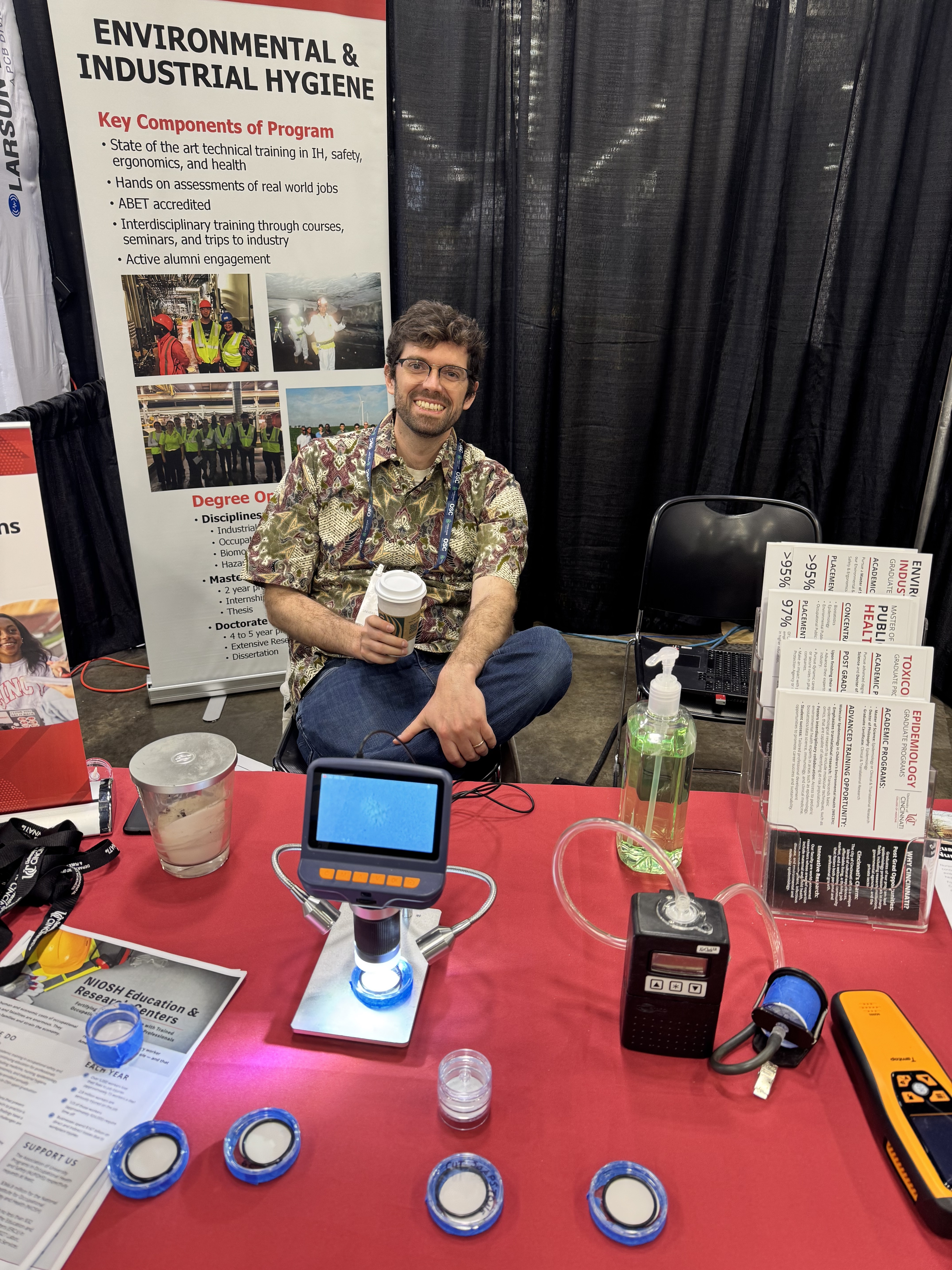 Dr. Justin Morrow displaying microscope demo at the ERC booth