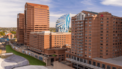 Cincinnati Mariott Rivercenter hotel and other buildings