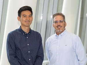 Image of 2019 Sabin Fellow,Keisuke Sawada, with Dr. David Hildeman