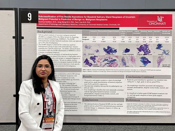 PGY2 presenting poster at USCAP 2022