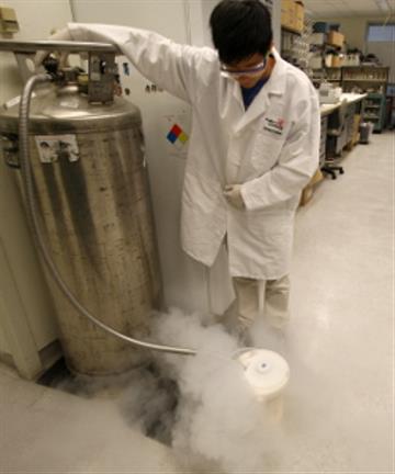 liquid-nitrogen-tank